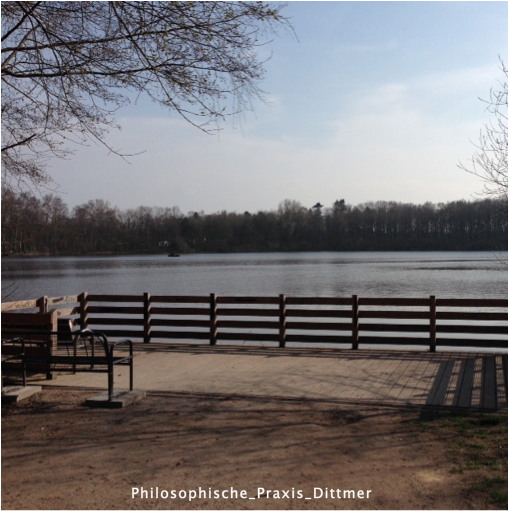 Ein sonniger Sitzplatz am See als Symbol fr Arbeit